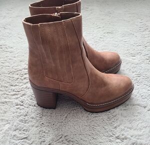 Womens Steve Madden Lug soled Booties Size 8